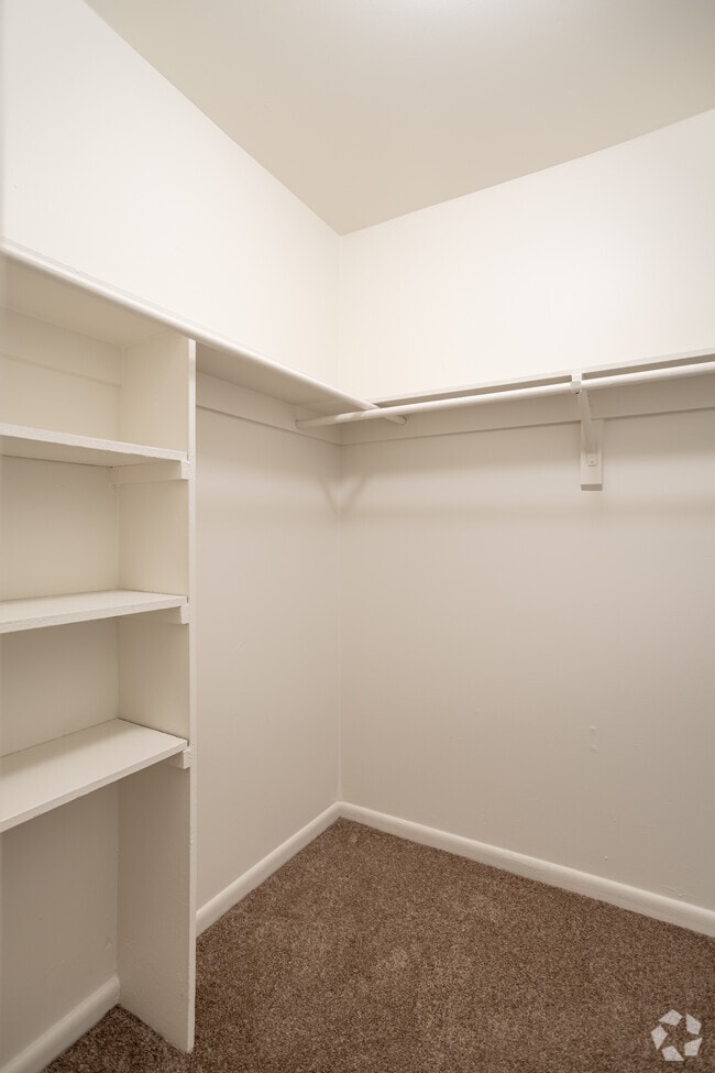 Walk-In-Closet - Pine Ridge Apartments