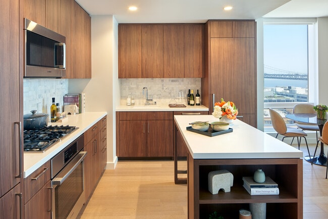 Interior Photo - Avery 450