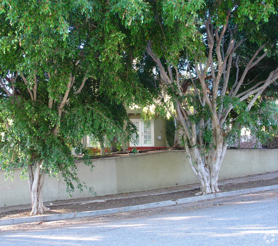 Building Photo - 858 N La Fayette Park Pl