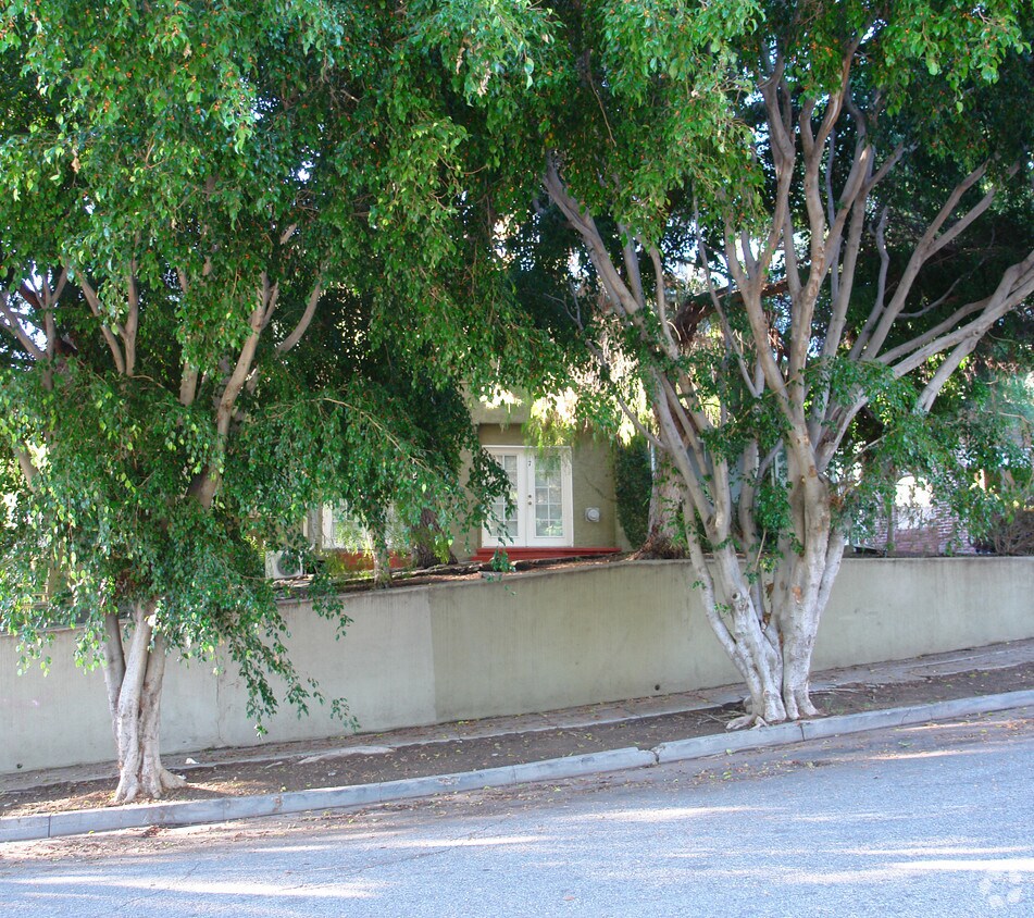 Foto del edificio - 858 N La Fayette Park Pl