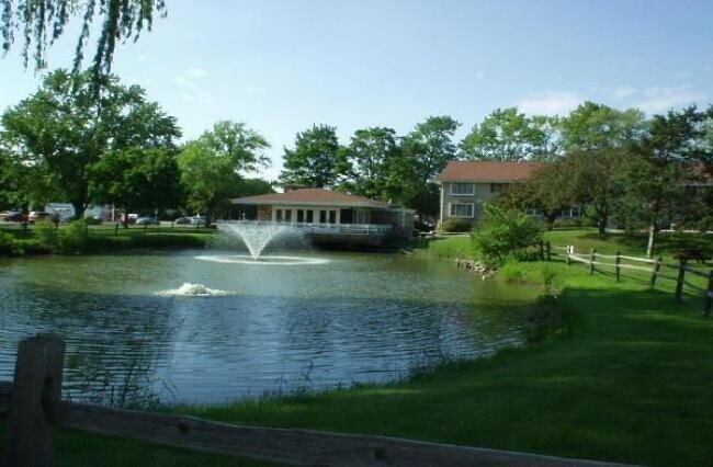 Pond with fountain and clubhouse - 5901 W Brown Deer Rd