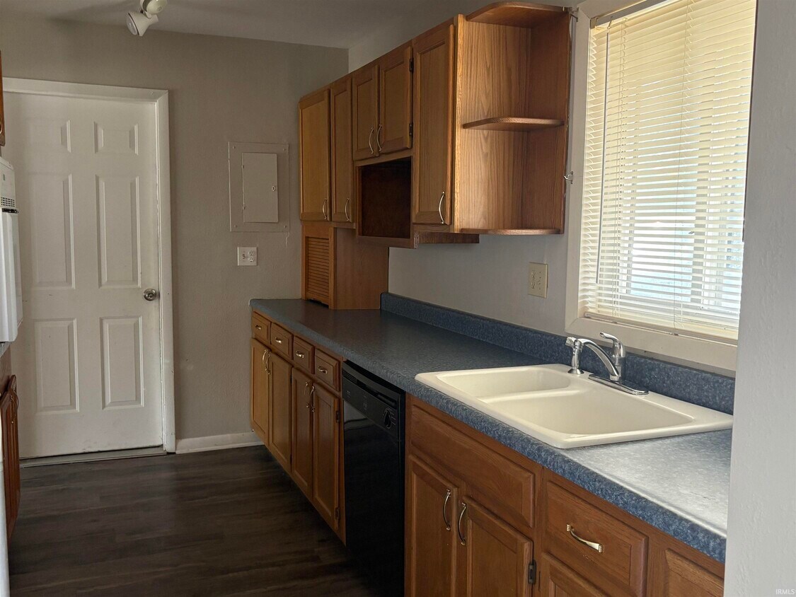 Building Photo - 1010 N Lincoln St