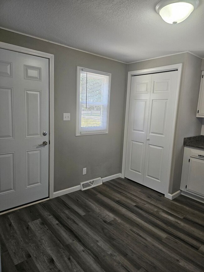 Building Photo - 408 Troy