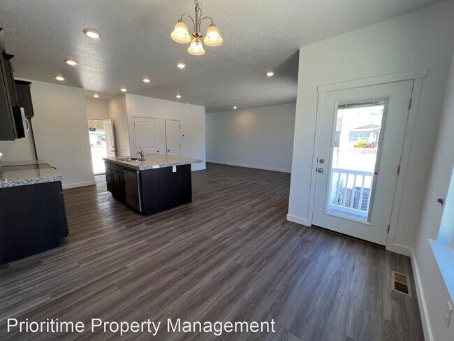 Foto del edificio - 4 br, 3.5 bath House - 3392 W. Sanctuary Ct.