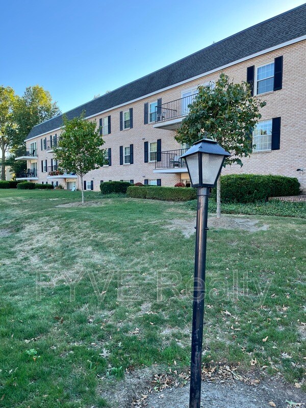 Building Photo - 1155 Charter Oak Ln