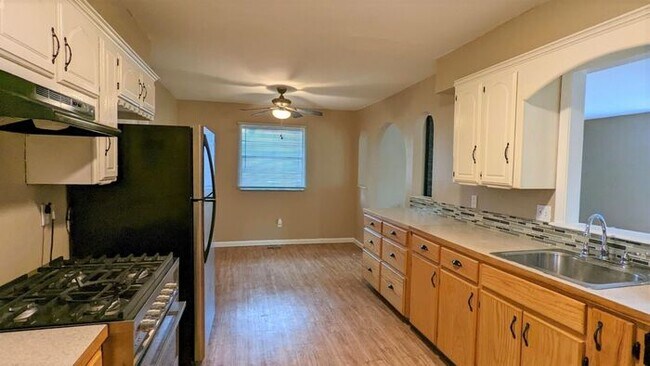Building Photo - 3 Bed 2.5 Bath 2 Car Garage - Council Village Add -Bethany Ok