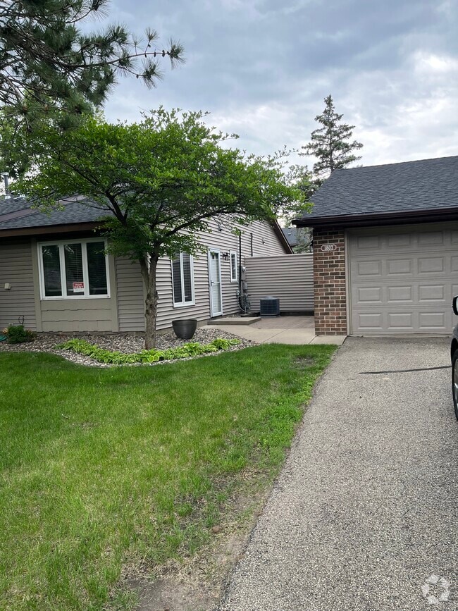 Building Photo - 1807 Karis Way