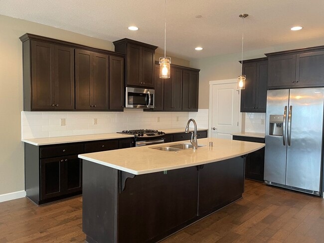 Building Photo - LUXURY 4 Bed Camas Townhome! Gated Communi...