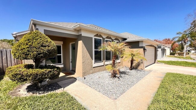 Building Photo - Beautiful Pool Home AVAILABLE NOW!