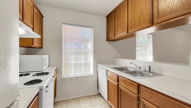 Foto del edificio - 2104 Hidden Hollow Cir