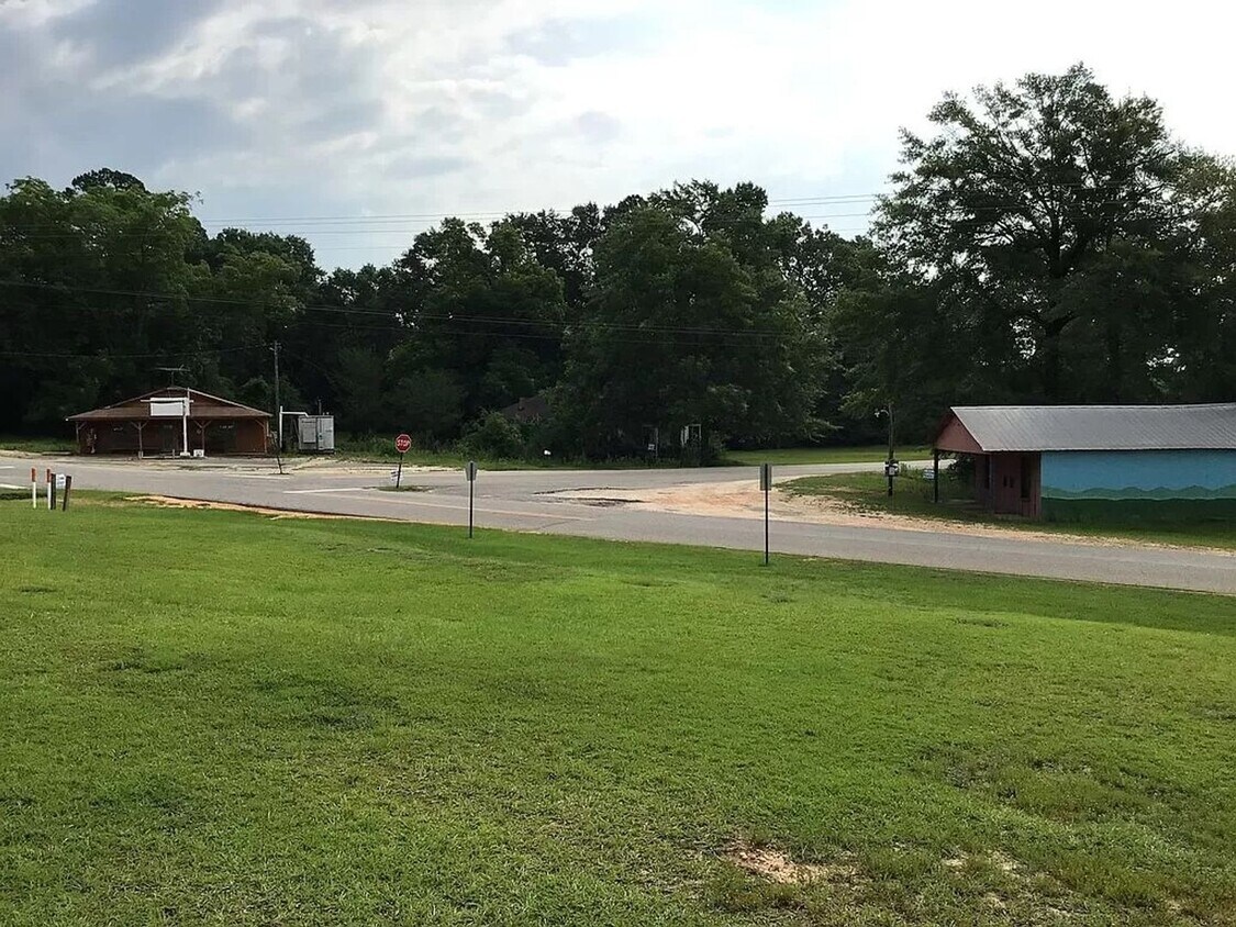 Building Photo - 2bd/1ba SPACIOUS CONVERTED LENOX GENERAL S...