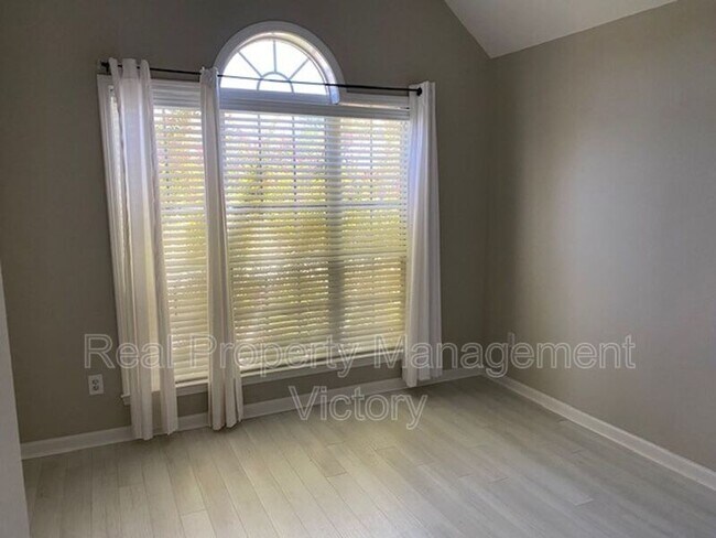 Building Photo - 3002 Ashley Cir