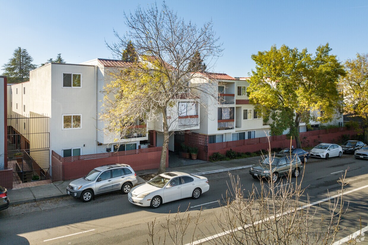 Building Photo - Rockridge