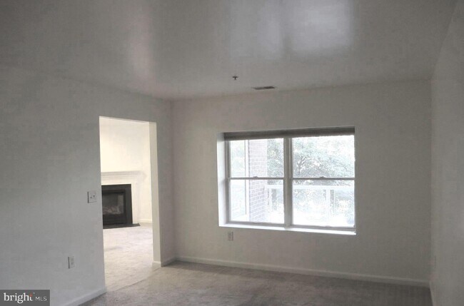 Foto del edificio - 12240 Roundwood Rd