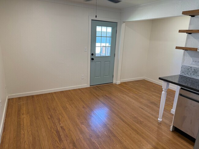 living/dining - 6718 Sundown Ct