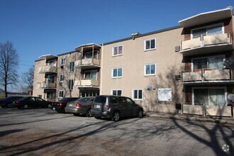 Building Photo - 266 Christina St S