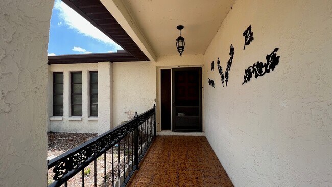 Building Photo - 1286 Golden Oak Dr