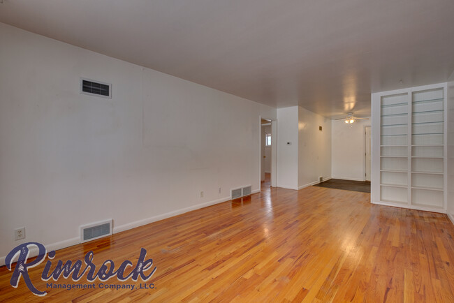 Building Photo - 1810 Hyview Dr.