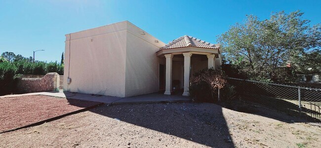 Building Photo - Adorable 1 bedroom, 1 bath Guest House in ...