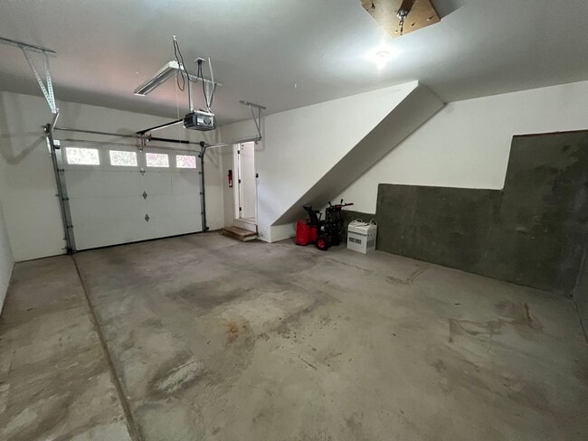 Foto del edificio - Spacious 1 Bed/1 Bath with Attached Garage - NW Bend