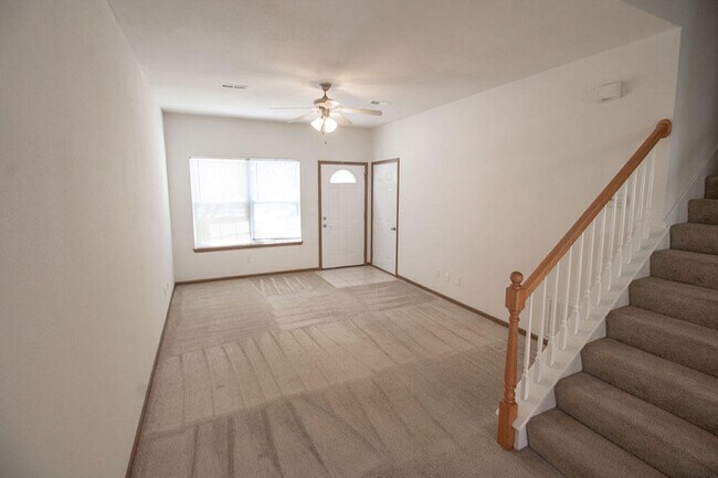 Foto del edificio - 5000 Derby Ridge Dr