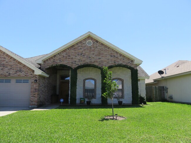 Building Photo - 1730 Karis Ct E