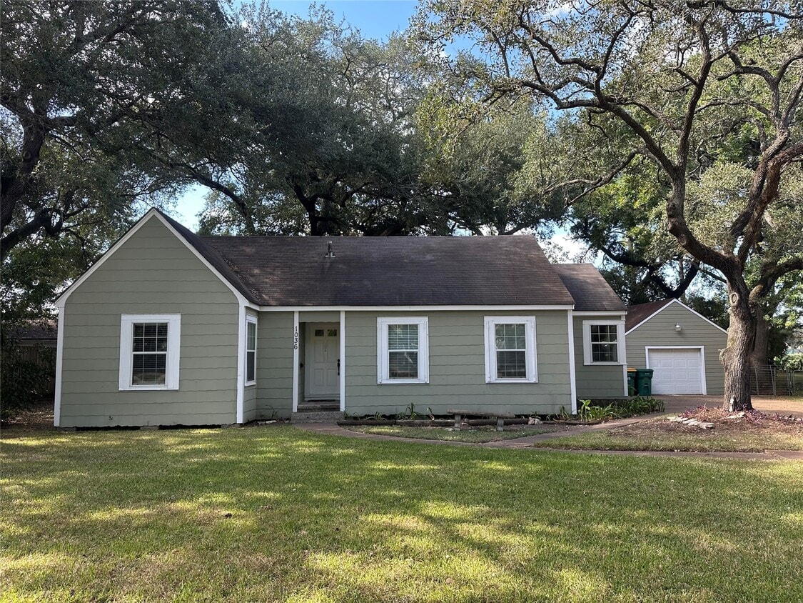 Foto principal - 1036 Hathaway St