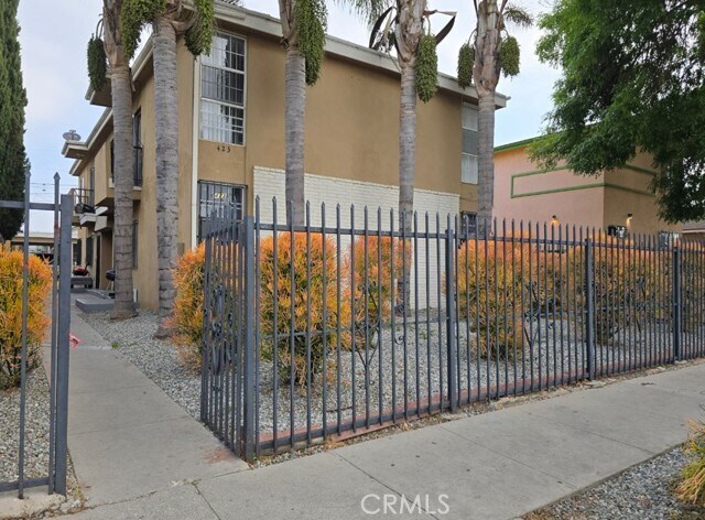 Foto principal - 423 E 82nd St