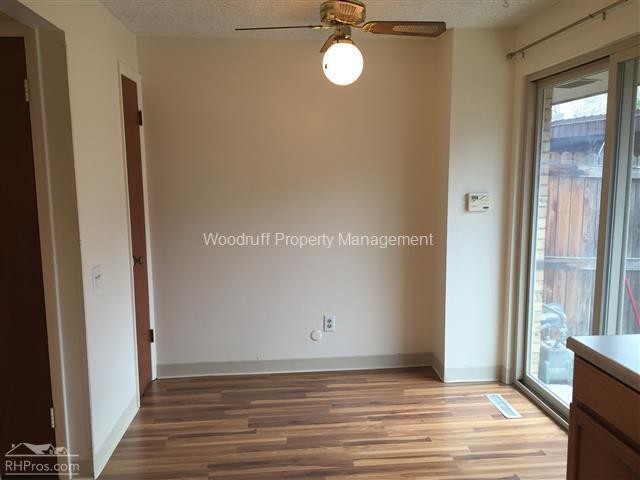 Building Photo - 2 Bed, 1.5 Bath 2 Story Townhome Ready Now!