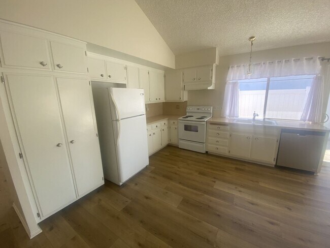 Foto del edificio - Mission Oaks Home