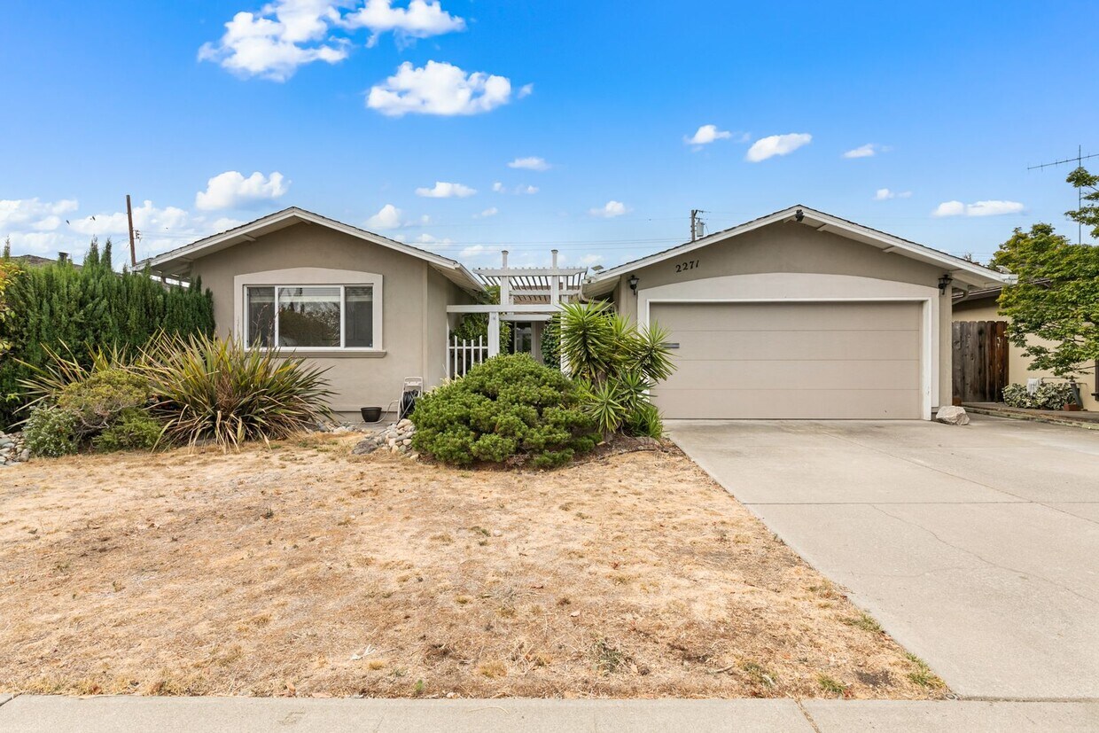 Primary Photo - 2271 Chaparral Ave