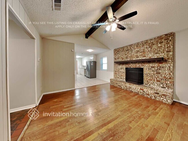 Foto del edificio - 3325 Hummingbird Ln