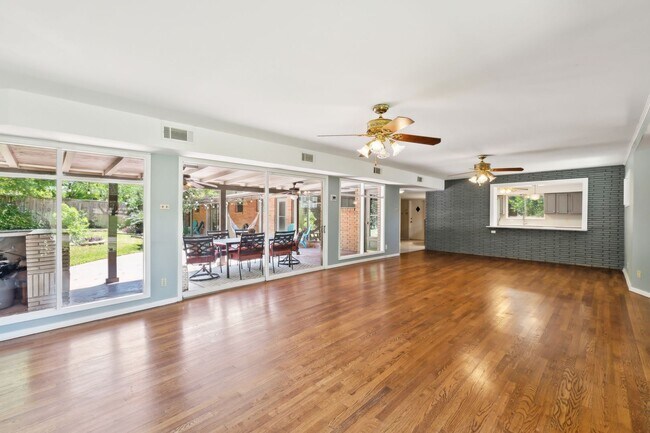 Building Photo - CONTEMPORARY HOME IN TERRELL HILLS