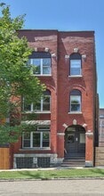 Building Photo - 838 N Hoyne Ave