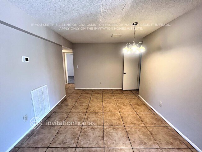 Building Photo - 4607 W Orangewood Ave