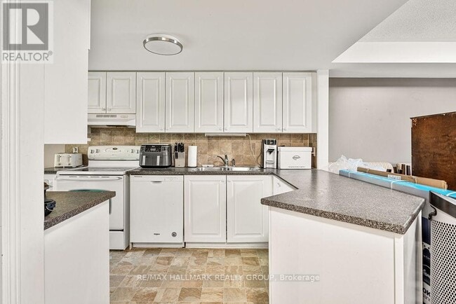 Building Photo - 114 Privé Bonfield