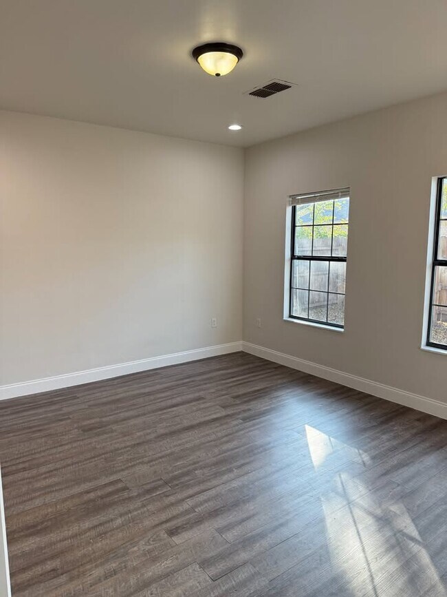 Foto del edificio - 324 Cummings St