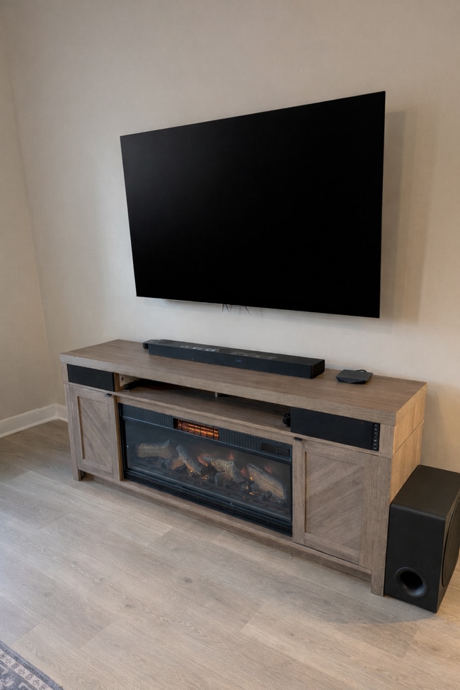 Smart TV - 422 Kinnard Pvt Dr