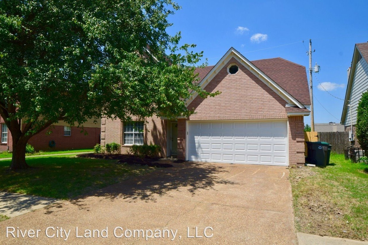 Primary Photo - 1819 Black Bear Cir W