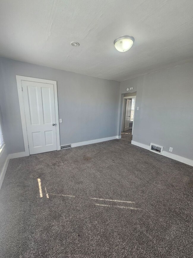 Building Photo - 2947 13th Ave