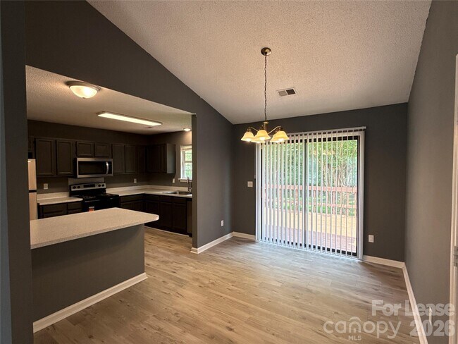 Foto del edificio - 11111 Meadow Bank Ln