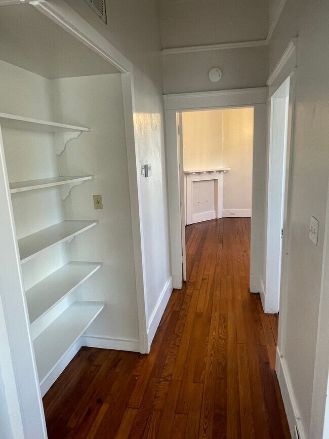 Foto del edificio - 3115-3115 Constance St