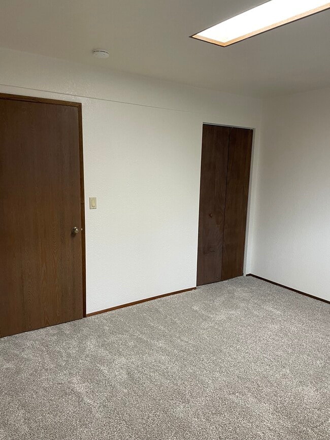 Building Photo - 711 11th St NE