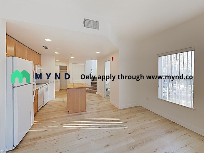 Building Photo - 2 br, 1.5 bath  - 1033 S St Apt 1