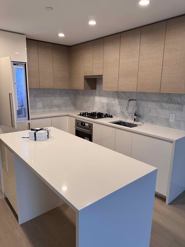 Building Photo - 2108 Gilmore Av