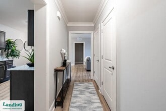 Building Photo - 305 Laredo Dr