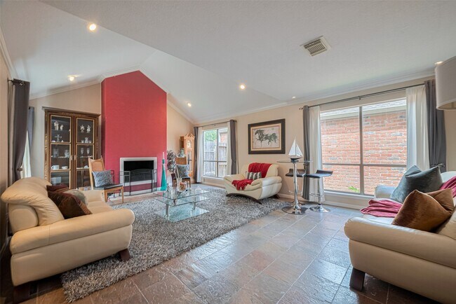 Building Photo - 12231 Carriage Hill Dr