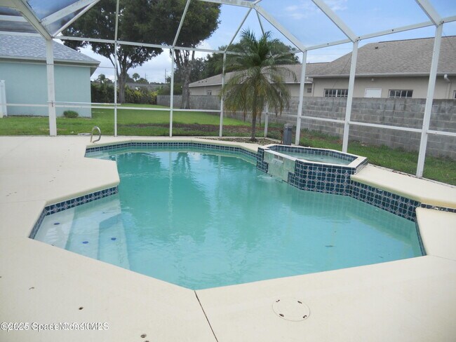 Foto del edificio - 432 Lake Victoria Cir