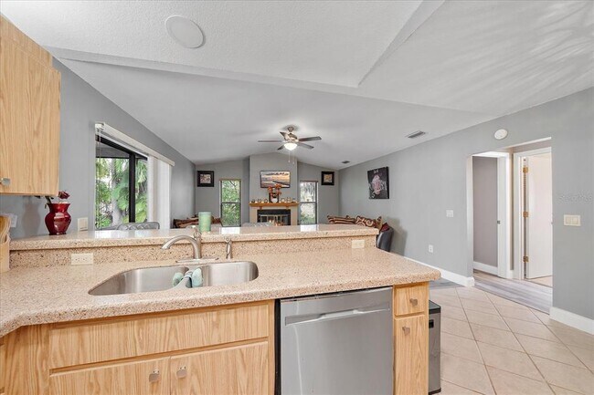 Building Photo - 2185 Cork Oak St E