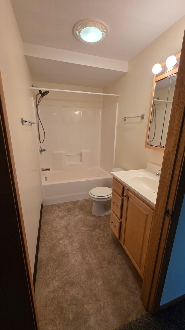 Baño principal - 828 State St